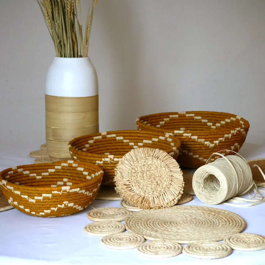 Ensemble d'assietes joliement disposées