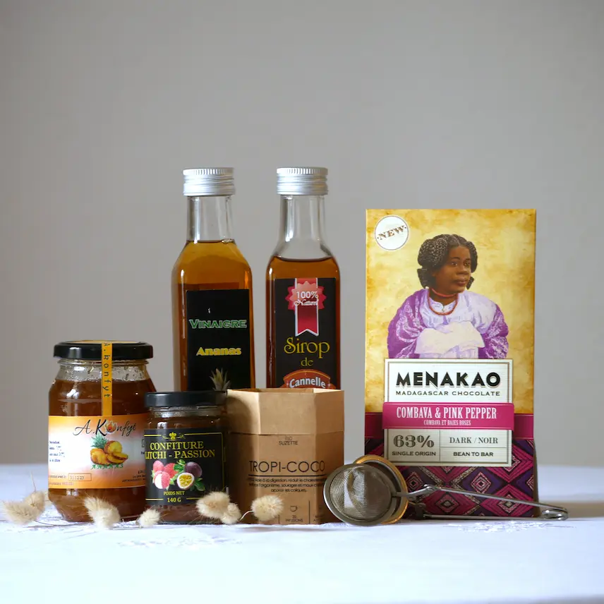 Ensemble de pots de confitures joliement disposés